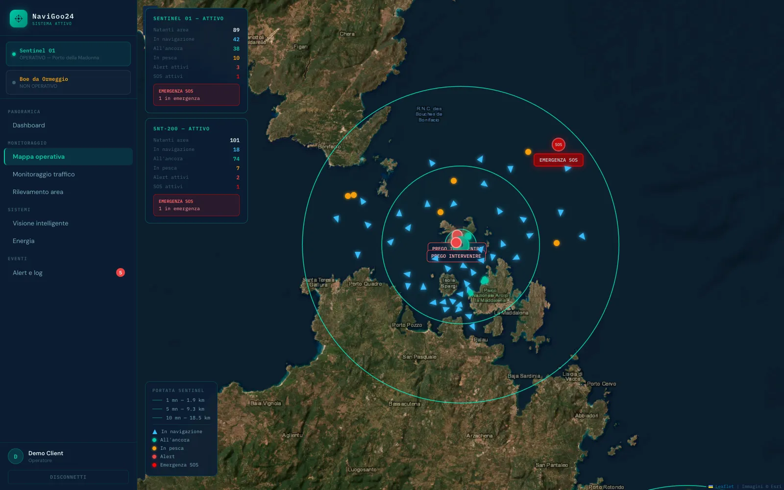 Mappa operativa NaviGoo24: vista satellitare dell'arcipelago di La Maddalena con natanti tracciati in tempo reale, raggi di copertura Sentinel e gestione degli alert SOS